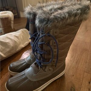 Time and Tru Tan Winter Boots with Faux Fur